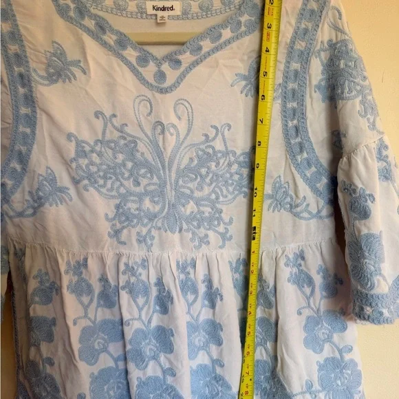 Kindred shirt Women's Medium White Blue Embroidered Blouse Boho Mexican floral - Picture 11 of 12